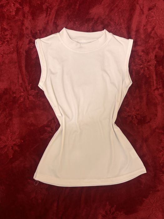 белая летняя майка