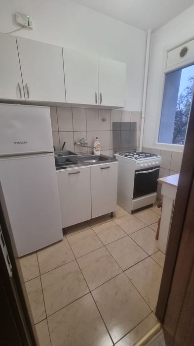 Închiriez garsoniera