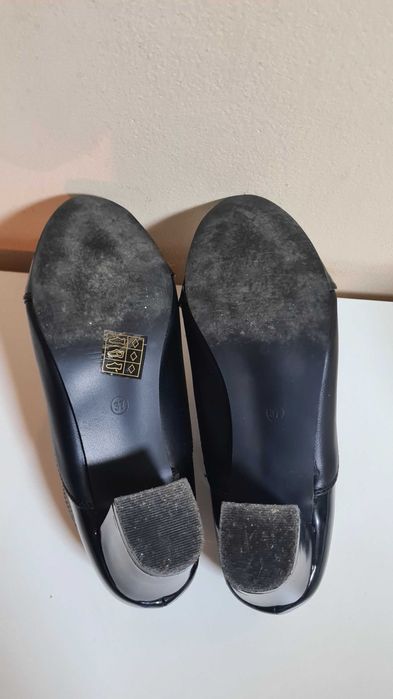 Pantofi cu toc și fermoar