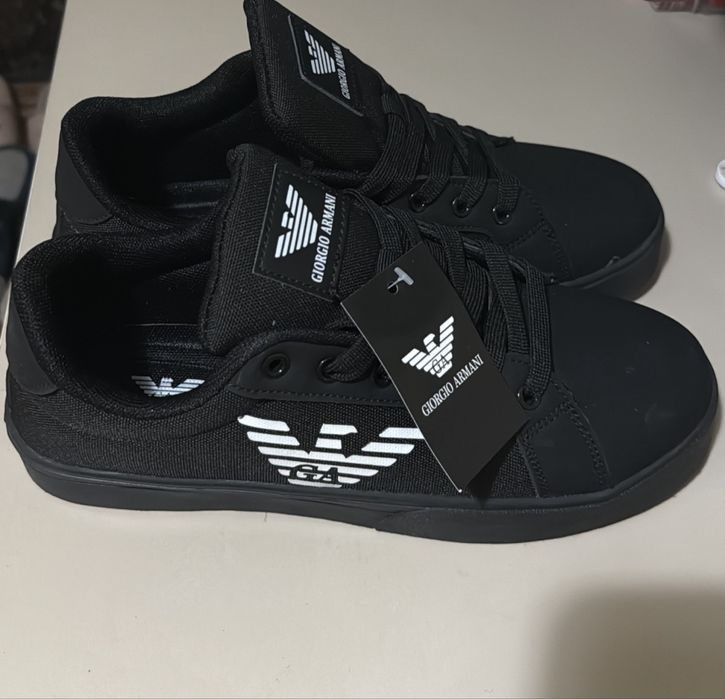 Продам  мужское кроссовки Giorgio Armani