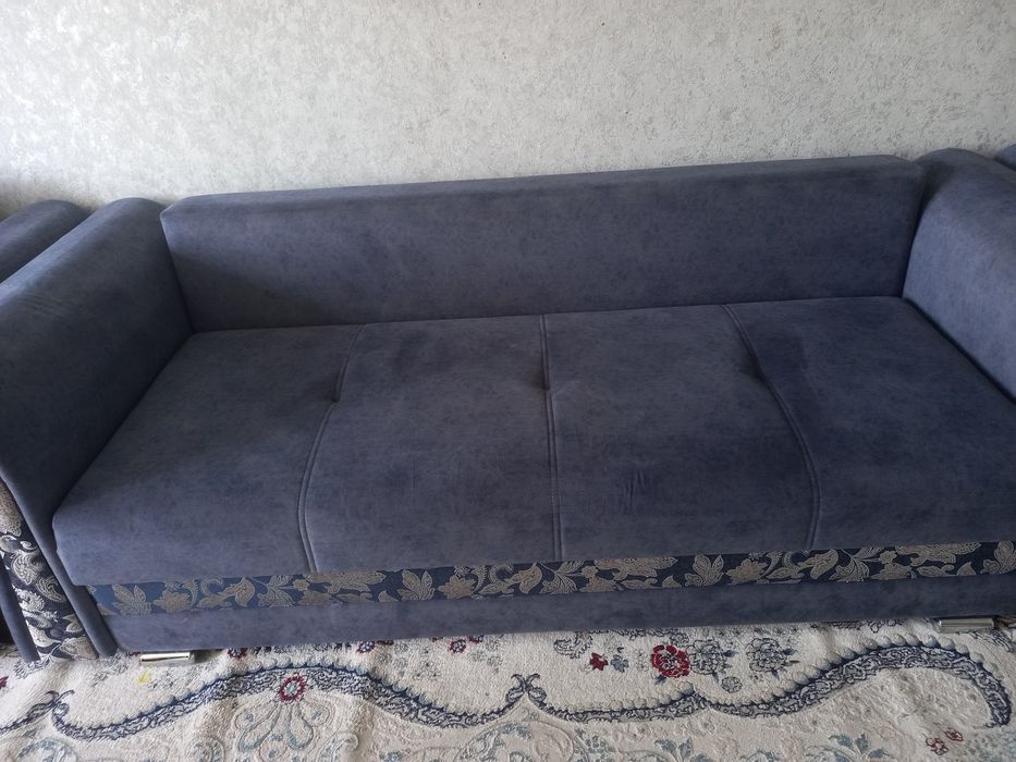 Продам диван для гостиной