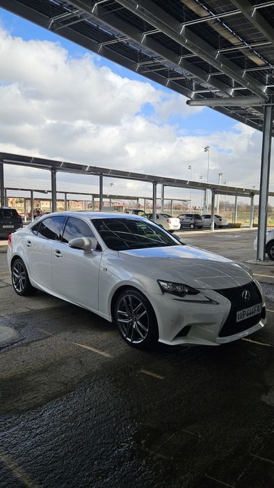 LEXUS IS250 sotiladi