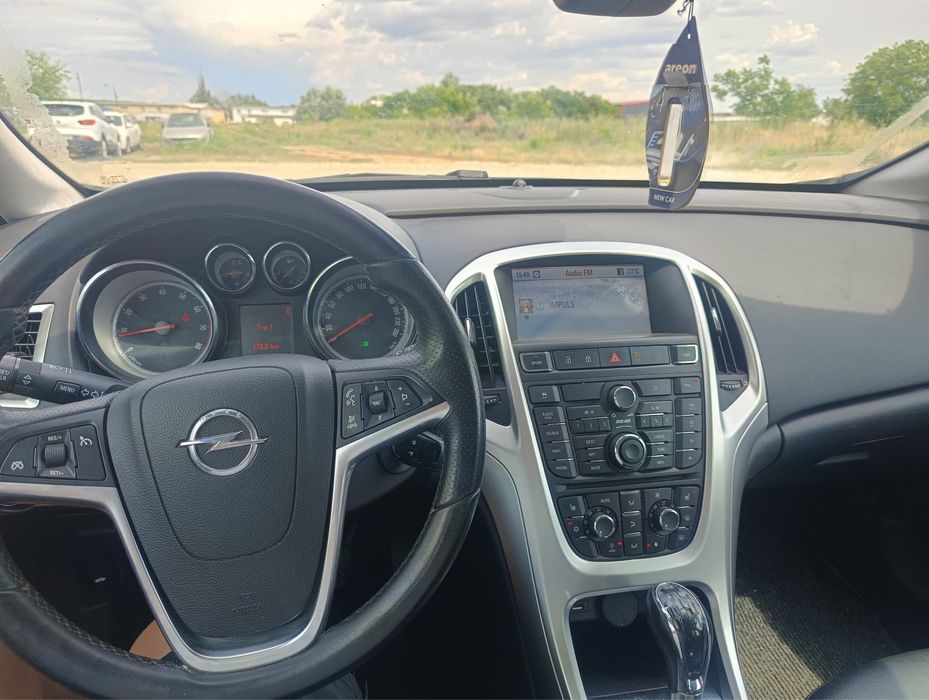 Opel Astra J 2011