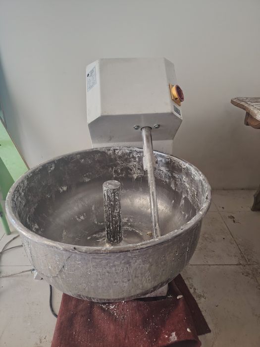 Gazda ishlaydigan buxonka pech sotiladi barcha narsalari bilan