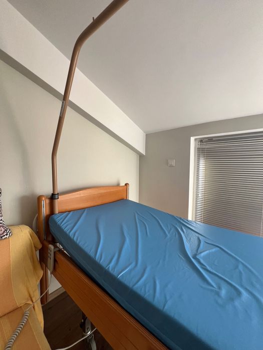 Болнично легло с дистанционно