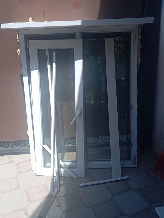 Продам окно  с сеткой и подоконником