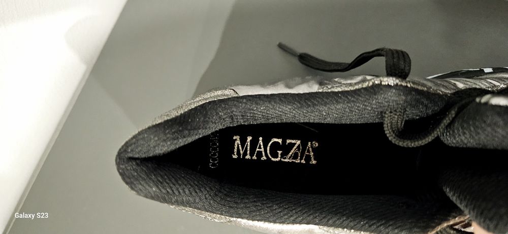 кожаные спортивные кроссовки