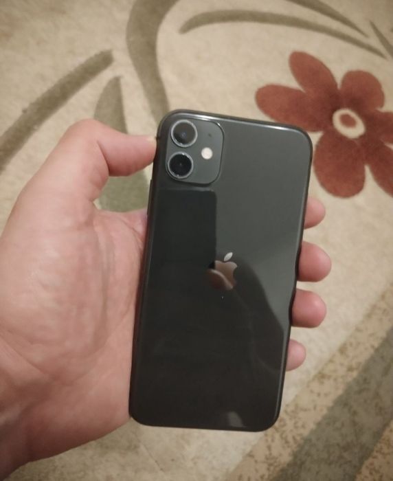 Продам Айфон 11 64 память срочно