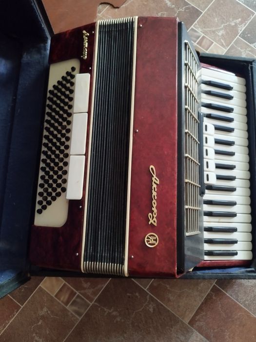 Продам аккордеон