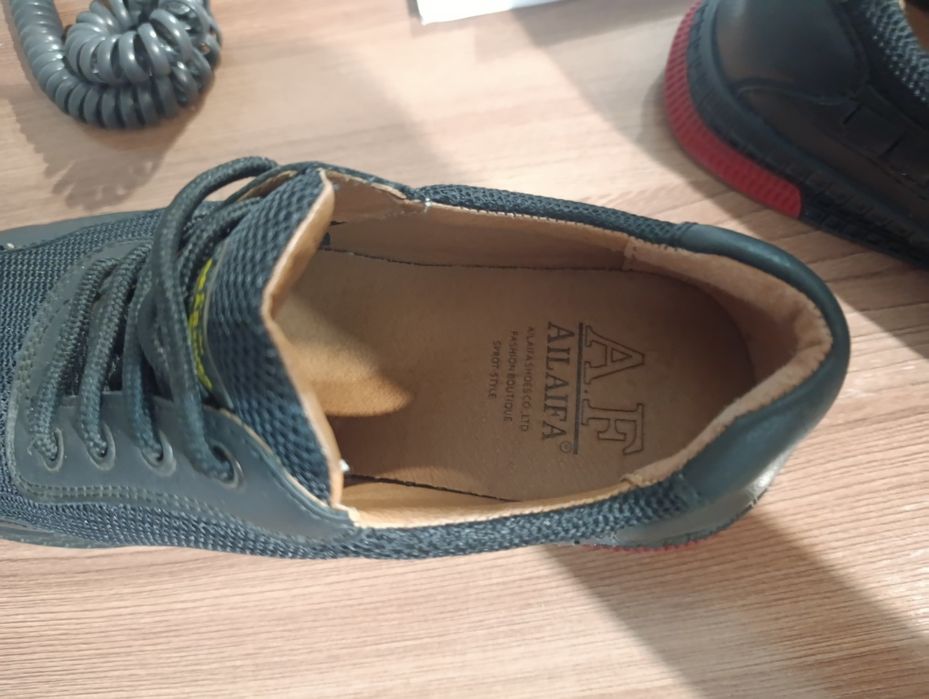 Продаю новые кроссовки