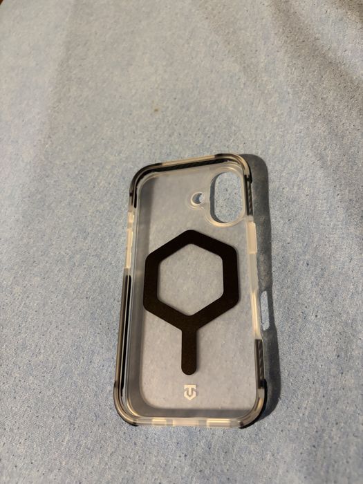 Iphone 17 кейсове