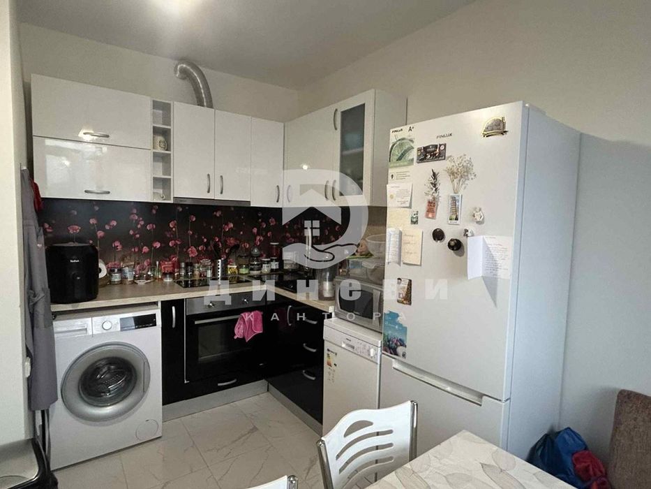 Продава се Тристаен апартамент в Стара Загора, Център - 71 кв.м за 2022 €/кв.м - Снимка #2