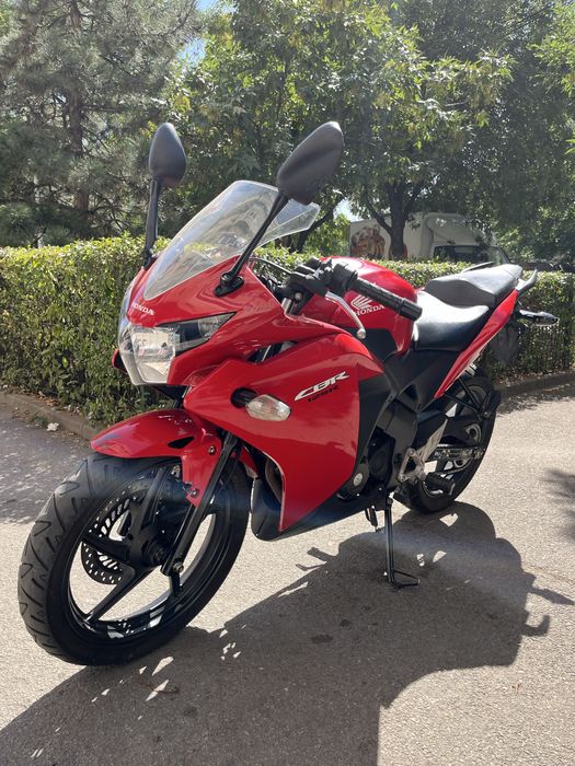 Vând Honda cbr 125r