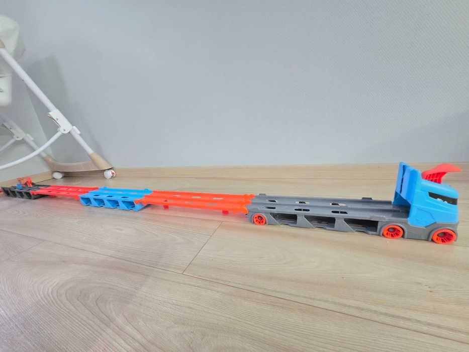 Hot Wheels / Хот Уилс / автовоз / гараж