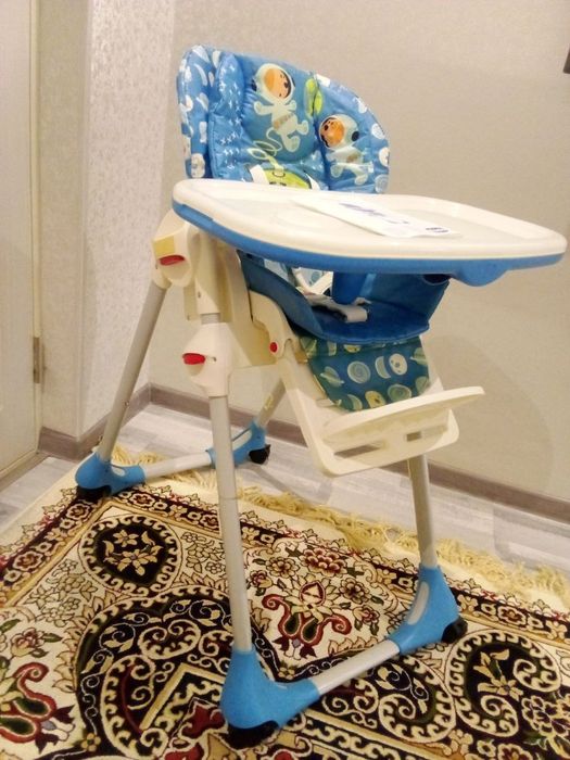 CHICCO POLLY.Три положения спинки, пят положений высоты сидения.