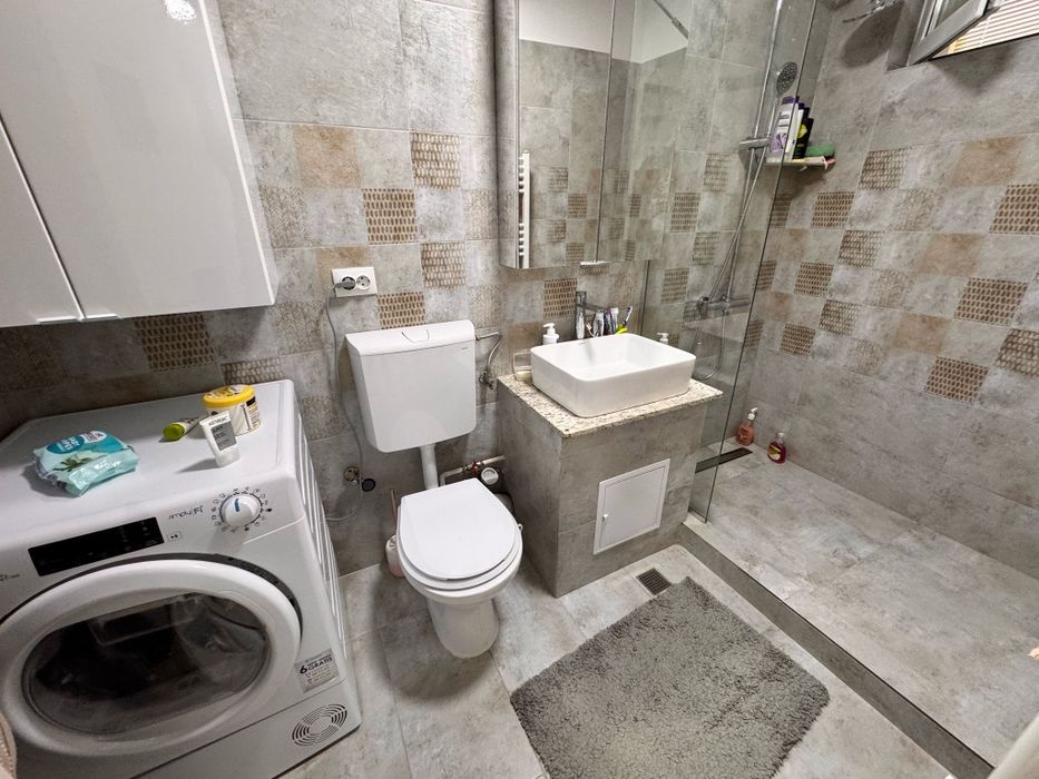 Vând apartament 4 camere Mangalia str.Rozelor