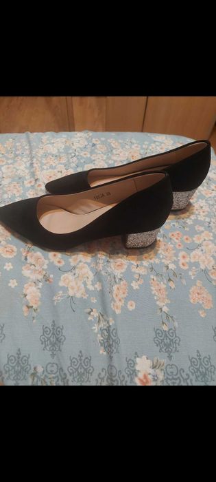 Pantofi,marimea 38,noi