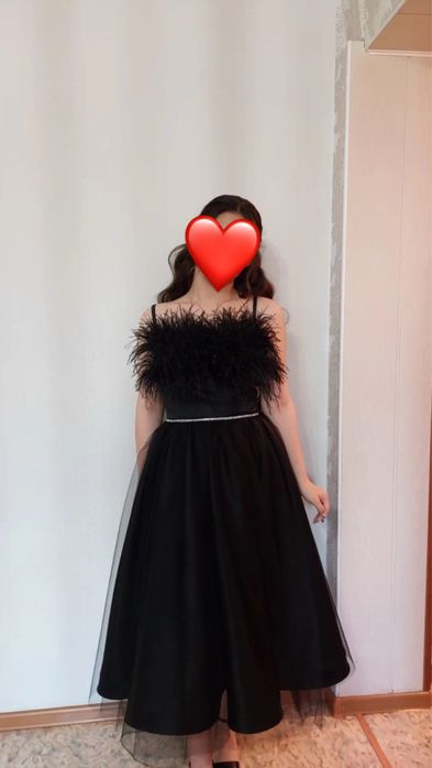 Продам шикарное платье с перьями