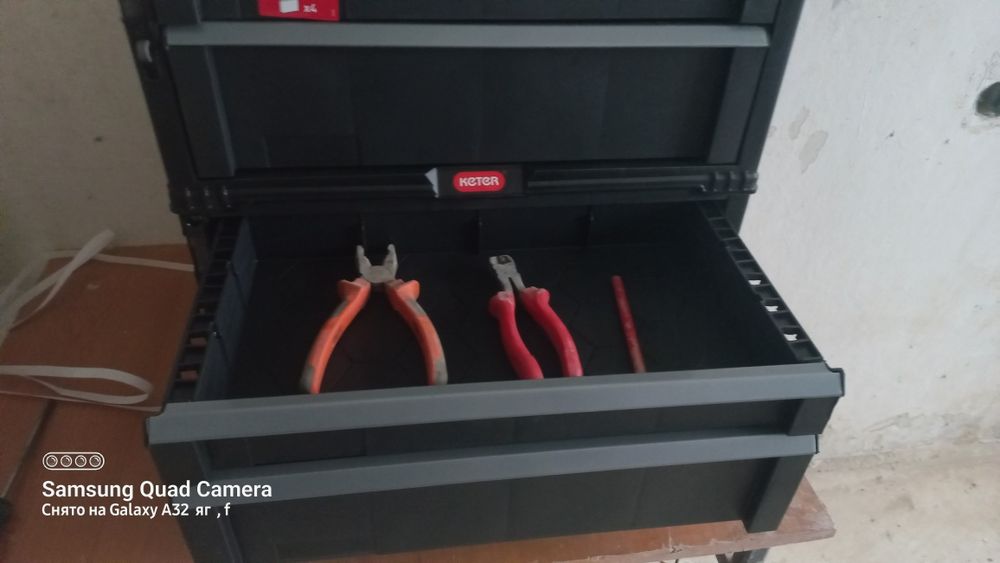 Продам  ящик  на колёсах  Кетер