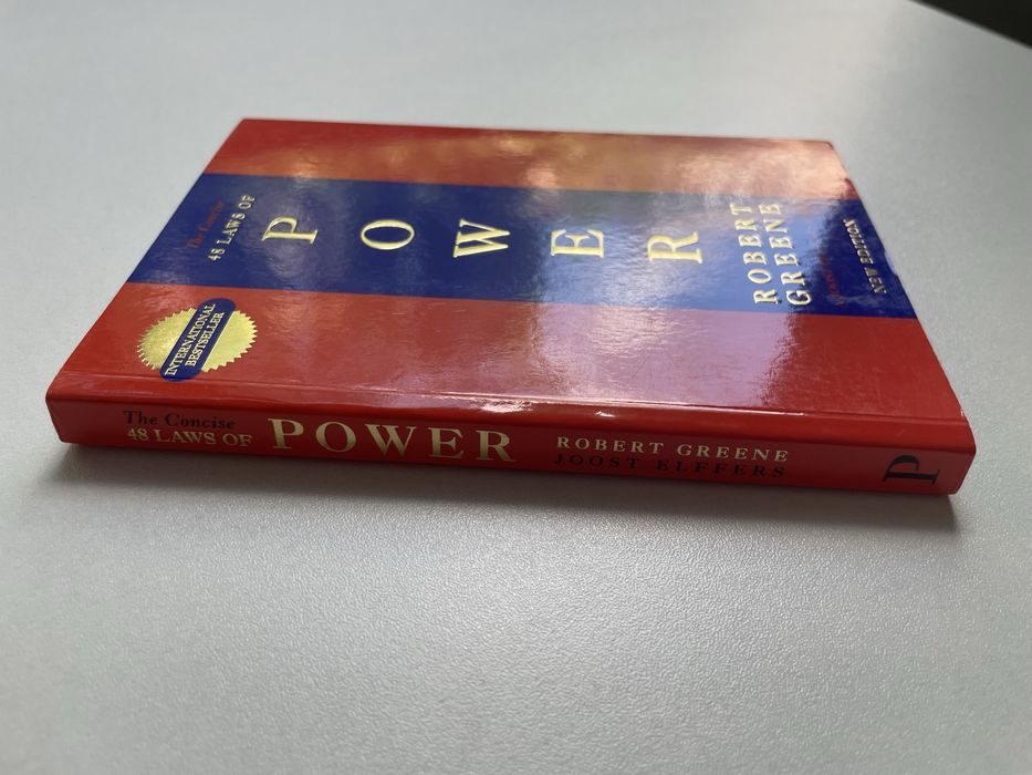 Книга "48 Laws of Power" Robert Greene