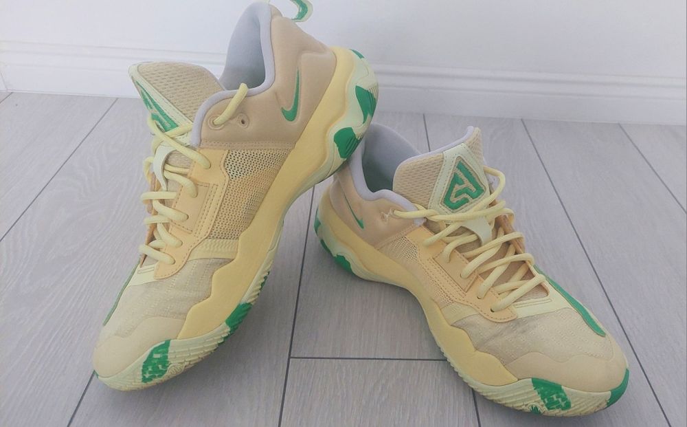 Adidași Nike Giannis mărimea 42