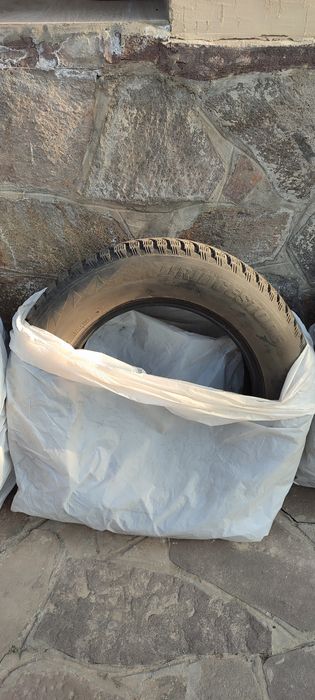 Зимние шины Bridgestone 265/60/18