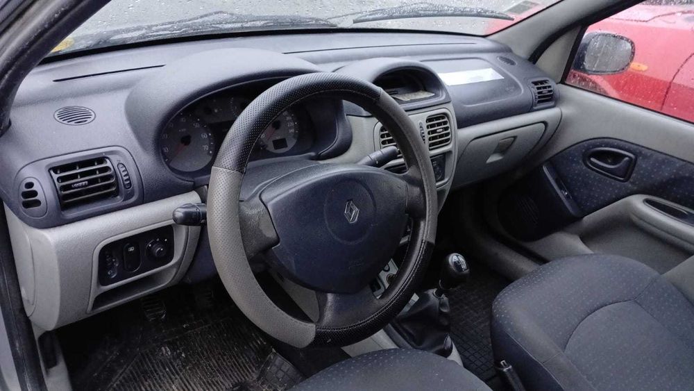 Dezmembrez Renault Clio 1.5 Diesel EURO 3 DIN 2005
