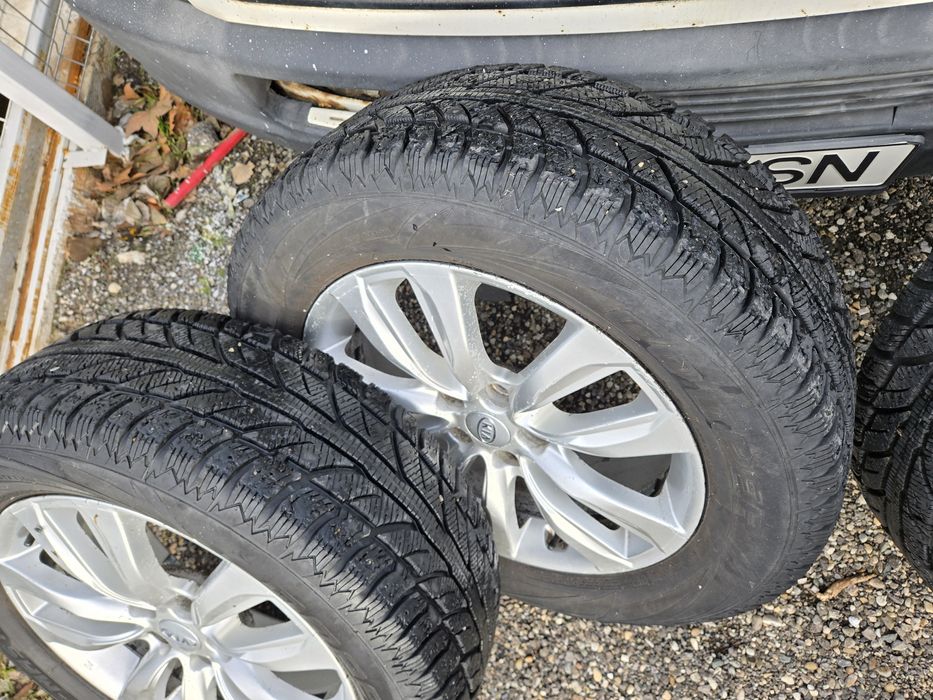 Roti Iarna  Kia Sorento 235/60/18 Stare Perfecta Pret 950 Ron
