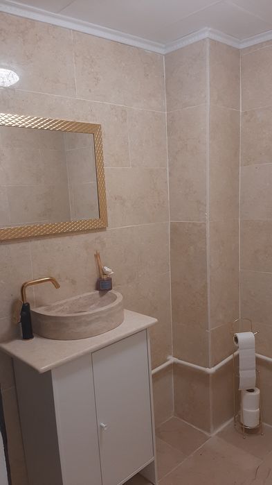 Casa de vanzare / spațiu comercial Leordeni Arges