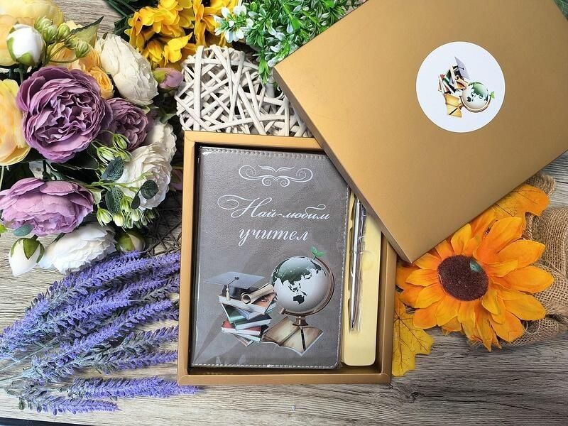 Луксозен комплект "Учител" с кожен бележник мелатен химикал в подаръчн