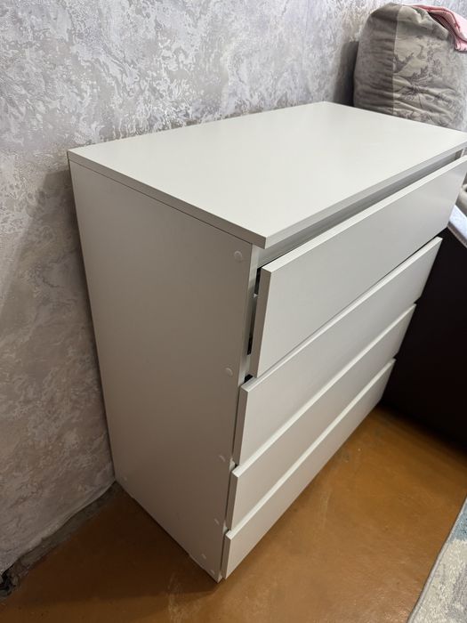 Продам новый белый комод