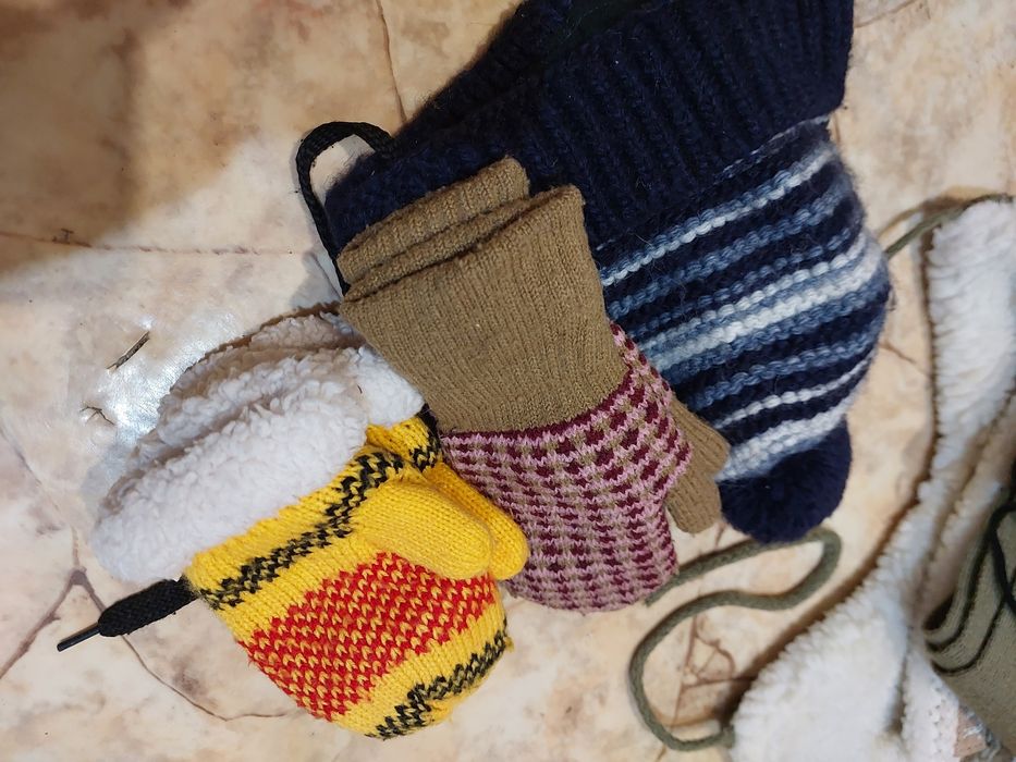 Продам детские шапки, варежки