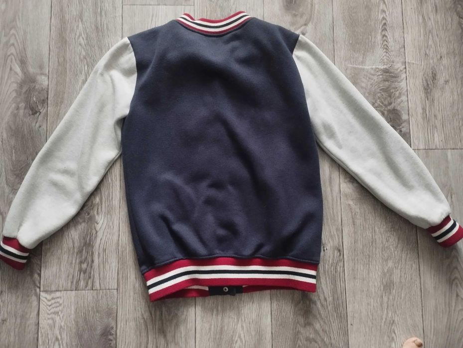 Кофта-бомбер на 9-11 лет.