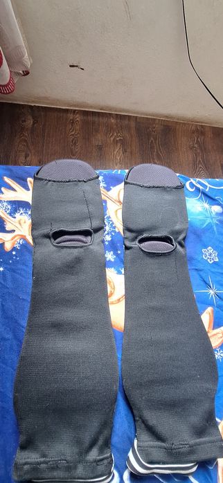 Vând manusi/tibiere