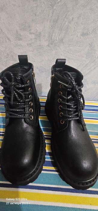 Ботинки новые,до глубокой осени.