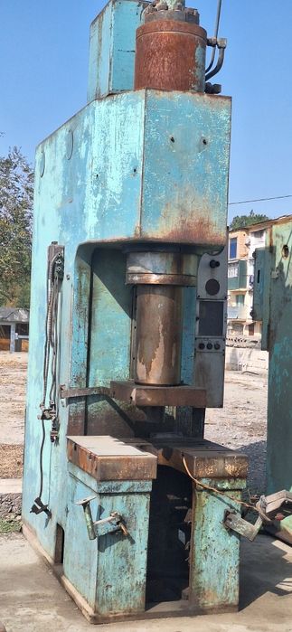 гидравлик  пресс  250  тонна