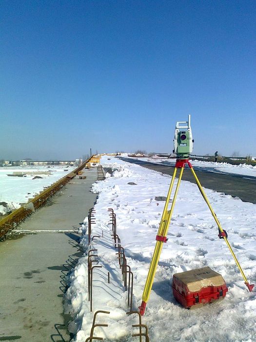 Topograf Trasare teren Axe casă Ridicare topografică Cadastru