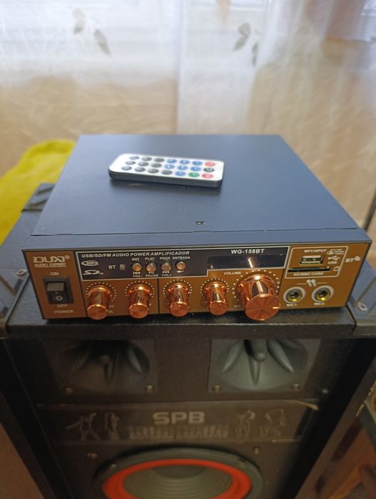 Vând boxa cu statie  bluetooth