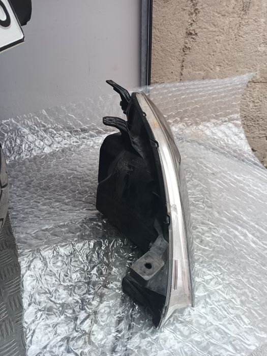 Ляв фар от ляв волан Хонда црв 2 преди фейс
Има поставено защитно фоли