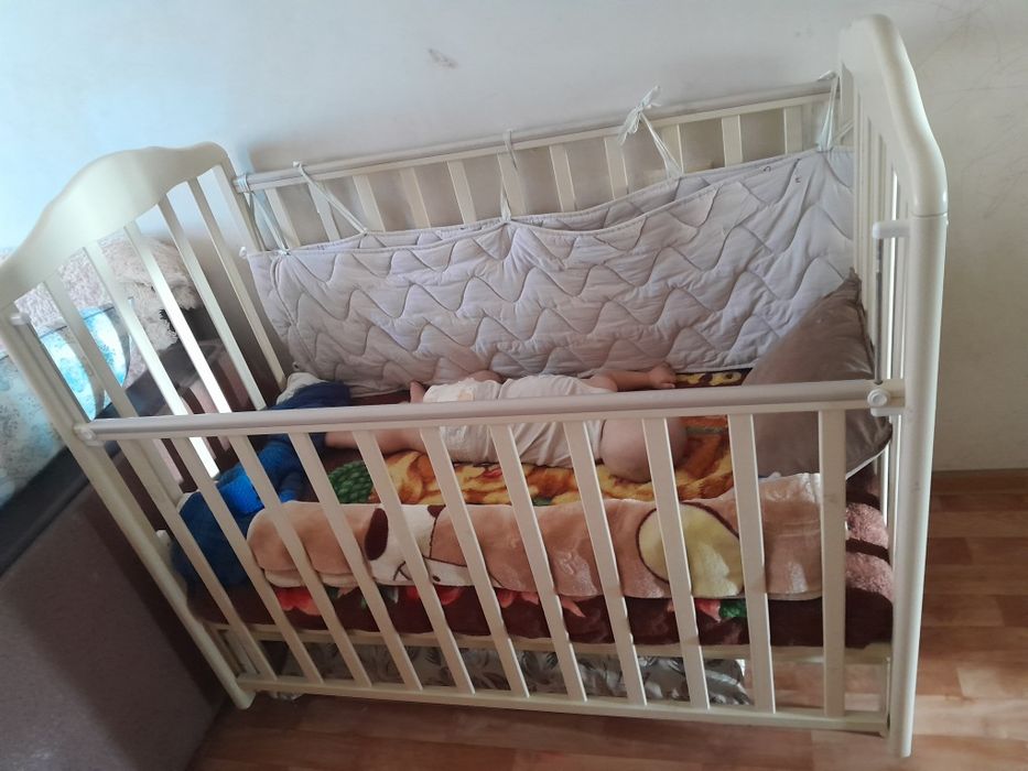 Продам  срочно   краватку