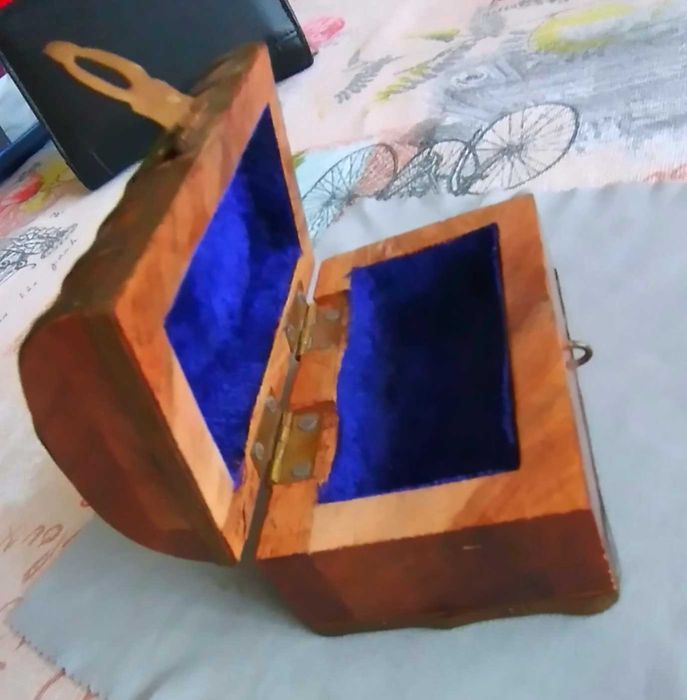 Продавам кутии за бижута