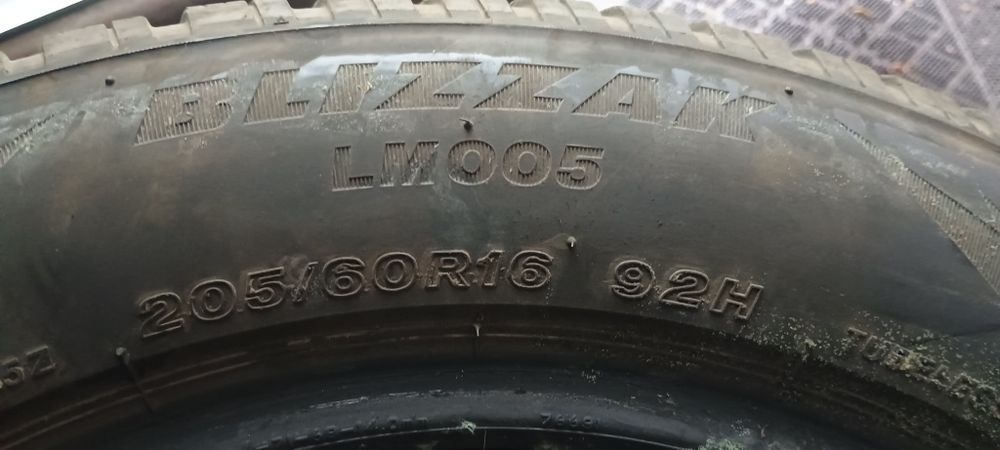 Vand 4 anvelope iarna 205/60R16 Bridgestone