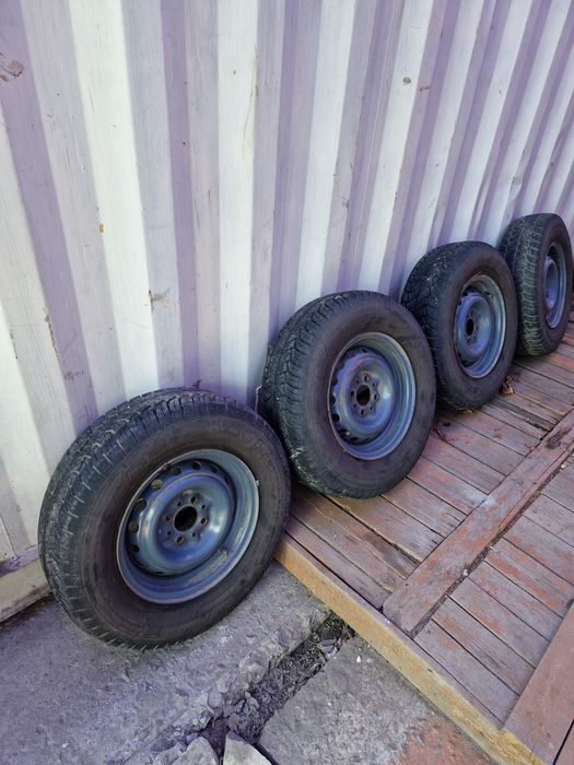 Продам комплект шин 185/70 r13C.