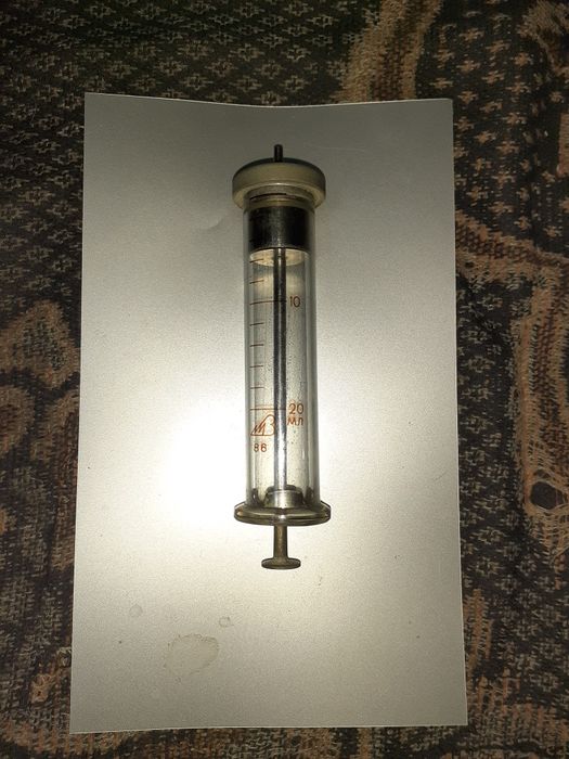 Продам советский шприц.