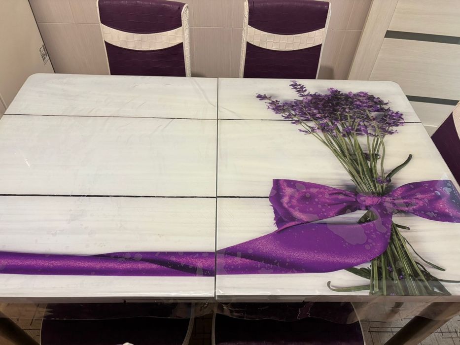 Кухонный стол со стульями