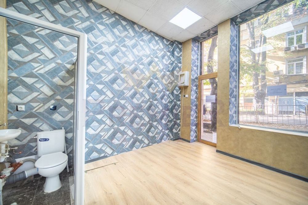Продава се Магазин в Варна, Метро - 16 кв.м за 2710 €/кв.м - Снимка #3