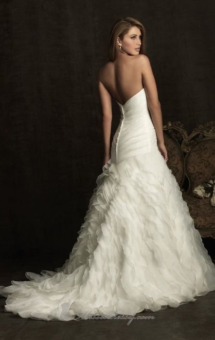 Продам  свадебное платье из Канады- новое