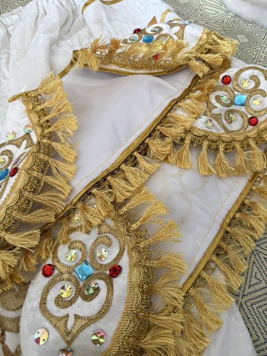 Сатылымда ұлттық қазақы киім