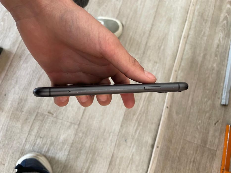 Продам айфон 11 в хорошем состаяние