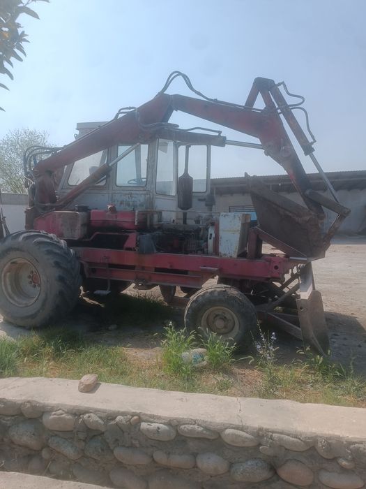 Карпатец, экскаватор погрузчик.